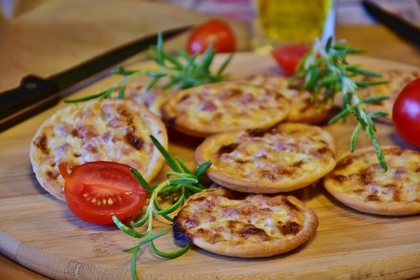 Comment préparer une tarte flambée alsacienne traditionnelle ?