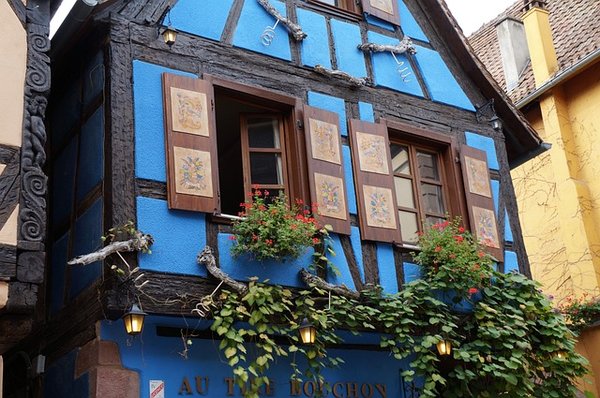 Comment trouver des hébergements abordables pour les voyageurs à petit budget en Alsace ?